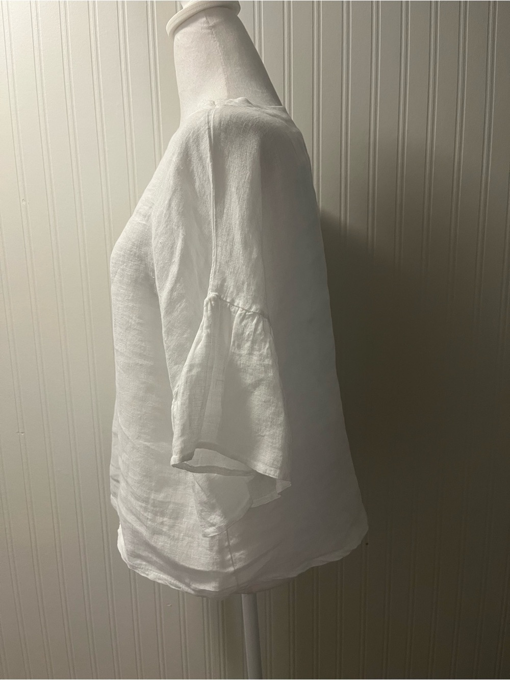 Women’s White Scoop Neck Linen Bell-Sleeve Blouse - Picture 3 of 8